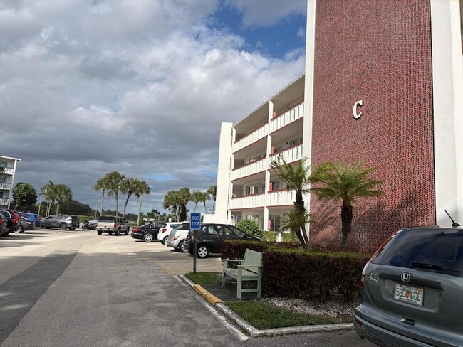 Photo - 202 Greenbrier C Unidad 2020