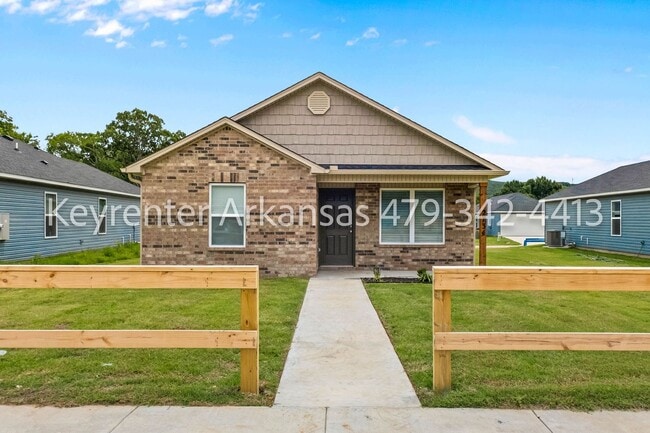 Building Photo - Stunning Newer Construction in Fayetteville!