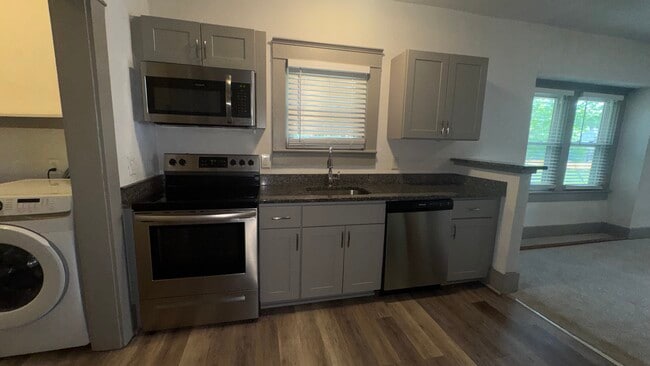 Photo - 409 W 27th St Unit B