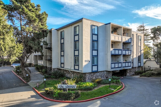 Building 965 - South Shore Beach and Tennis Club Condominium