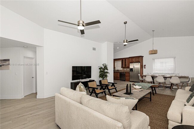 Photo - 216 SE 9th St