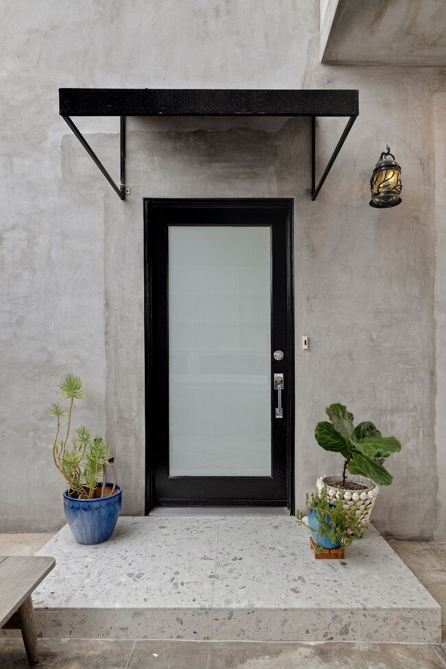 Building Photo - 316 1st St Unit 316 half