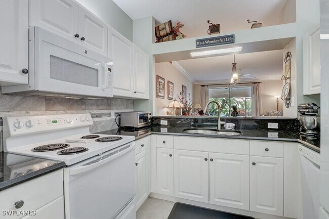 Building Photo - 280 Robin Hood Cir Unit 102