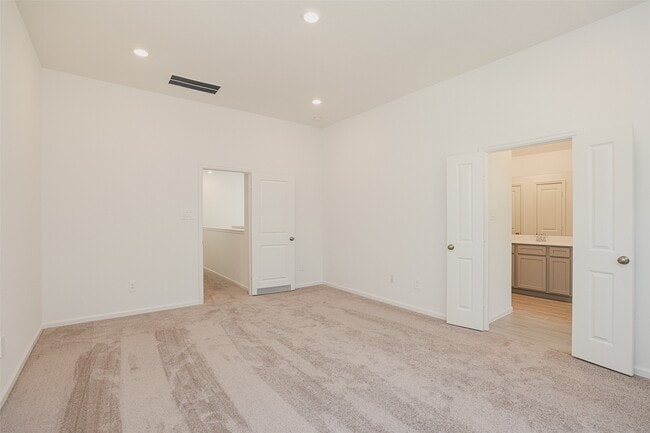 Photo - 625 Royal Arch Dr