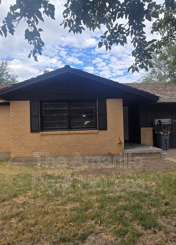 Building Photo - 3300 Fleetwood Dr
