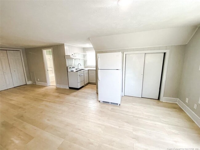 Photo - 209 W 16th St