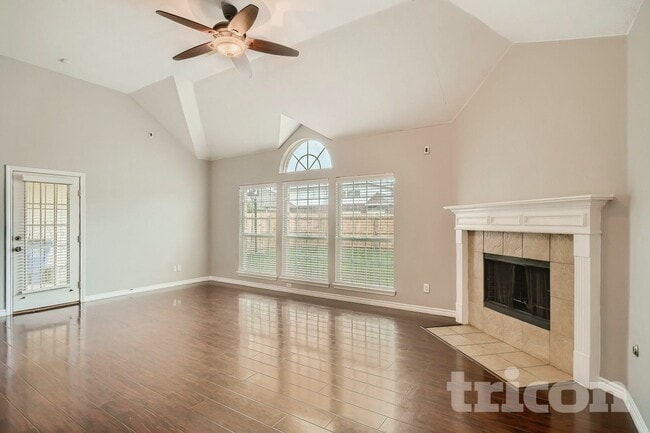 Photo - 2710 Hawthorne Dr