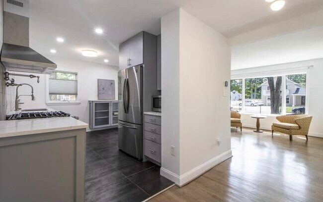 Photo - 7909 Martha Washington St