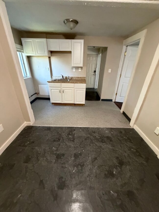 2163 E 84th St Unit 4 Up
