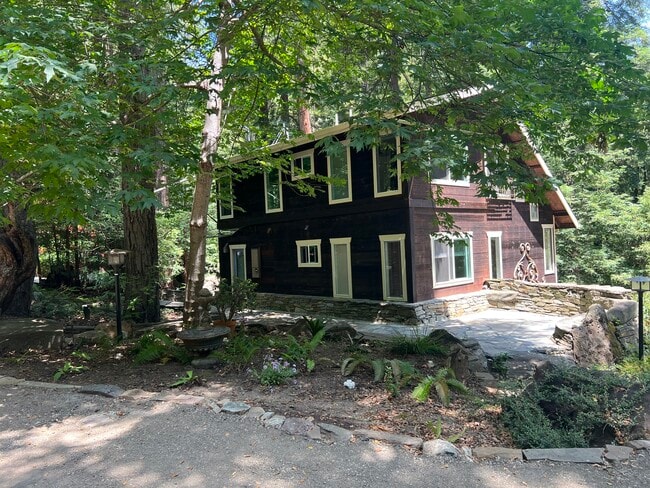 Building Photo - 2012 Sparrow Valley Rd Rental