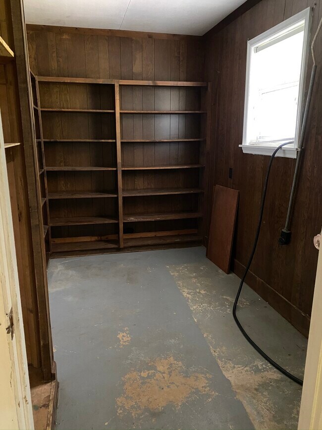 Photo - 406 Rutland Rd