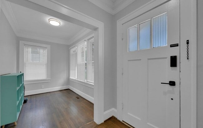 Photo - 1667 Sylvan Rd SW