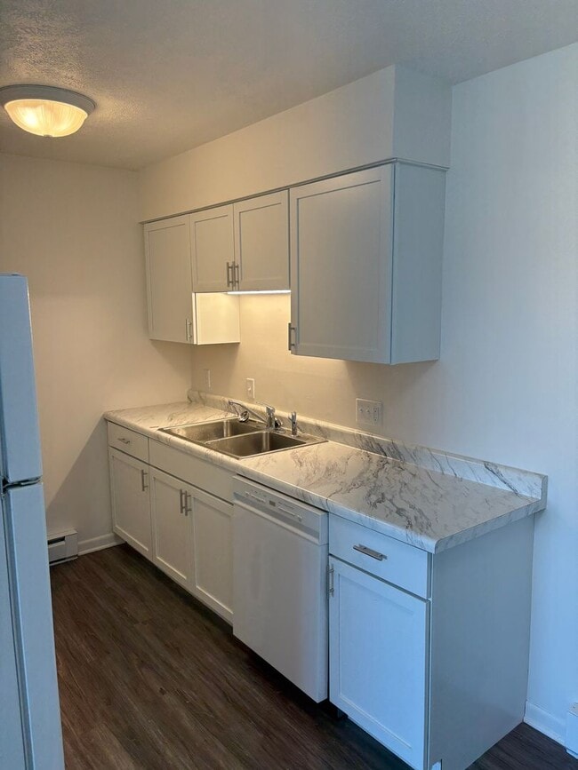 Building Photo - 834 N Bell St Unit #8