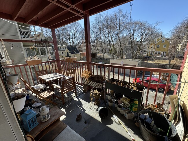 Building Photo - 176 Elm St Unit 2 Rental