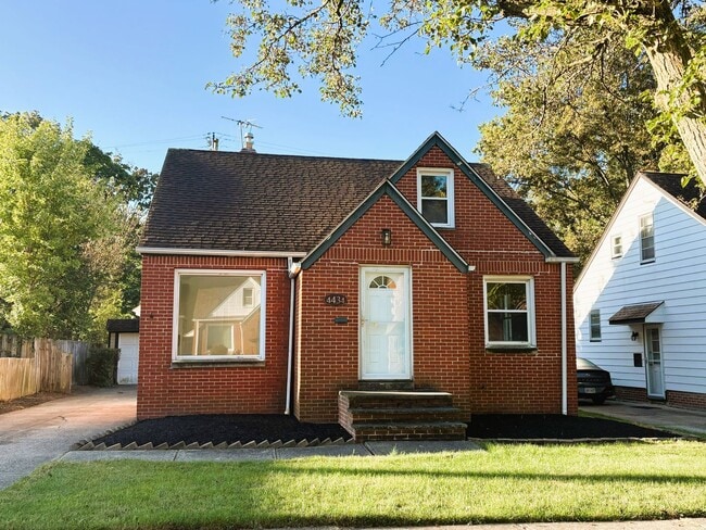 Building Photo - 4-Bedroom Home with Finished Basement & Mo...