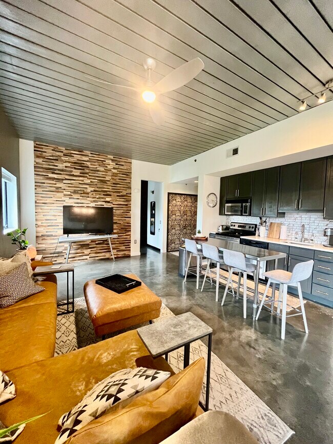 Photo - 620 Glen Iris Dr NE Unidad 311