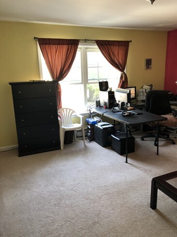 large bedroom - 3 Garrison Way Unit 3