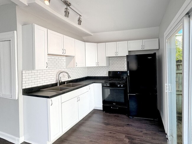 Building Photo - 214 Gold Ave NW Unit 2