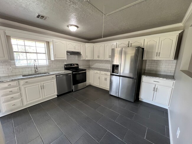 Photo - 6408 NW Oak Ave