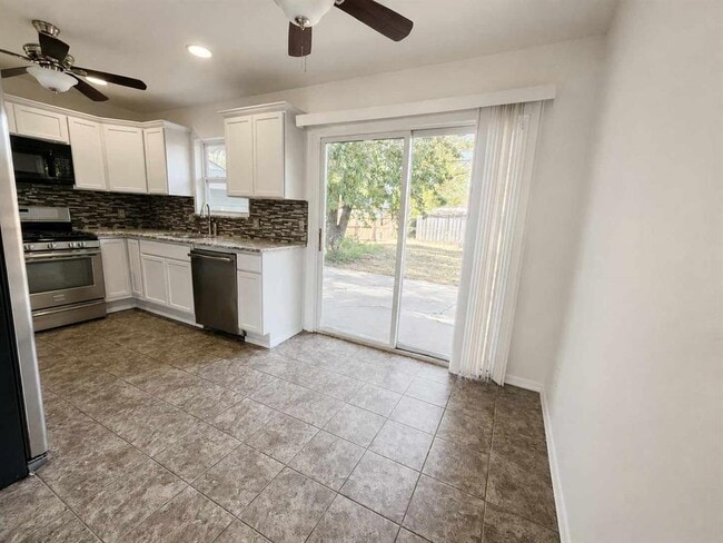 Photo - 3325 Beechwood Dr