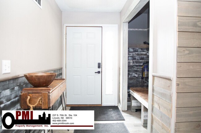 Photo - 4 Bedroom and 3 bathroom Fully Furnished