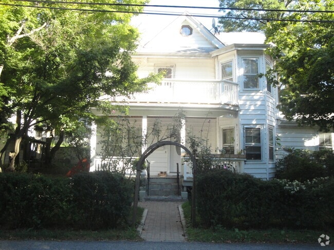 Building Photo - 28 Dell St Unit 2 R Rental