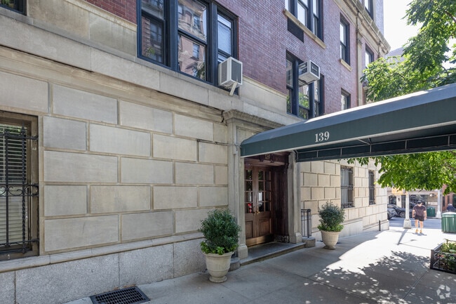 Entrance - 1450-1456 Lexington Ave