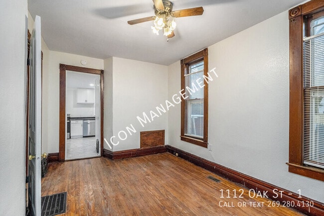 Photo - 1112 Oak St Unit 1