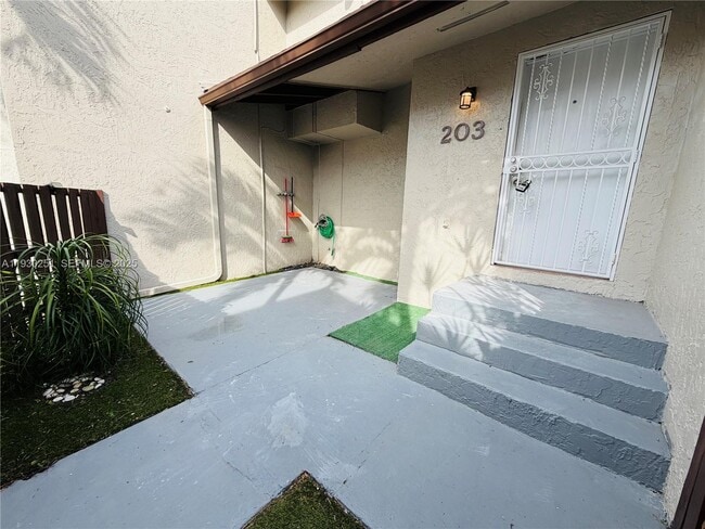 Photo - 10296 NW 9th St Cir Unidad 203