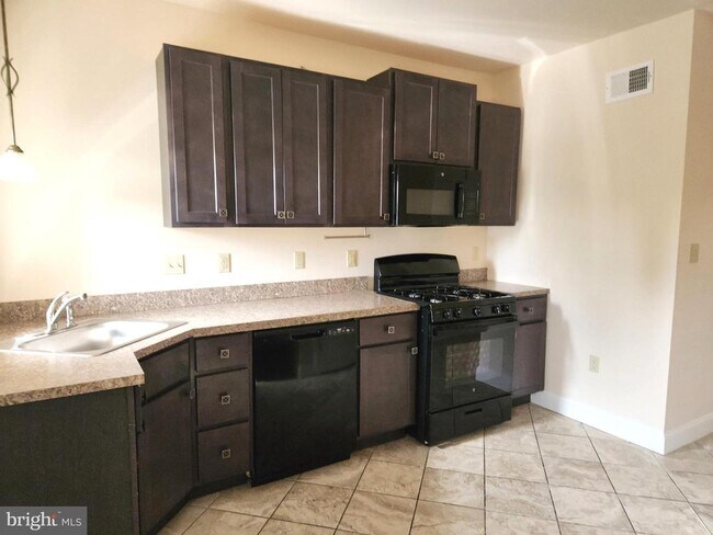 Photo - 2827 W Mulberry St