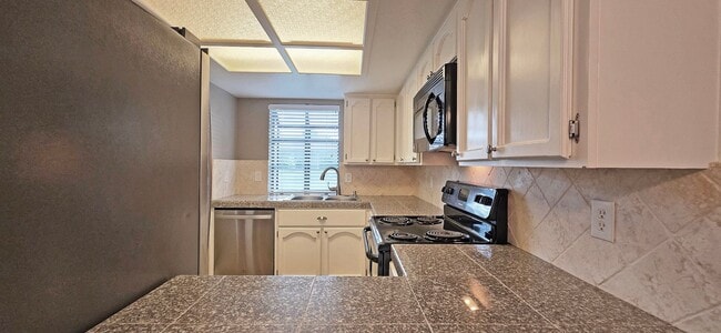 Photo - 210 Wales Dr