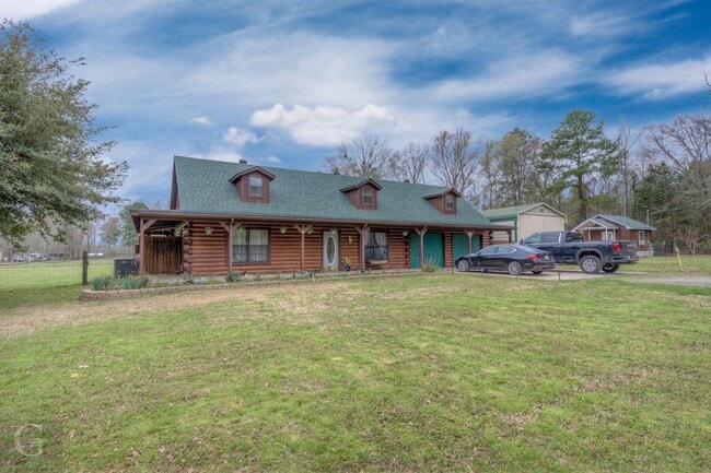 Building Photo - Rental with Country Living at its Finest