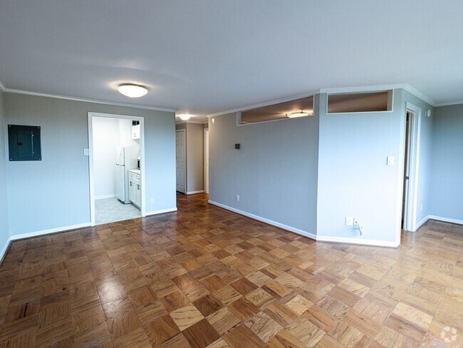 Building Photo - Sunny Top-Floor Junior 1BD Condo Near Down...