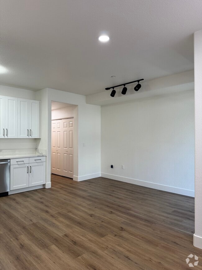 Building Photo - 1121 40th St Unit #3304 Rental