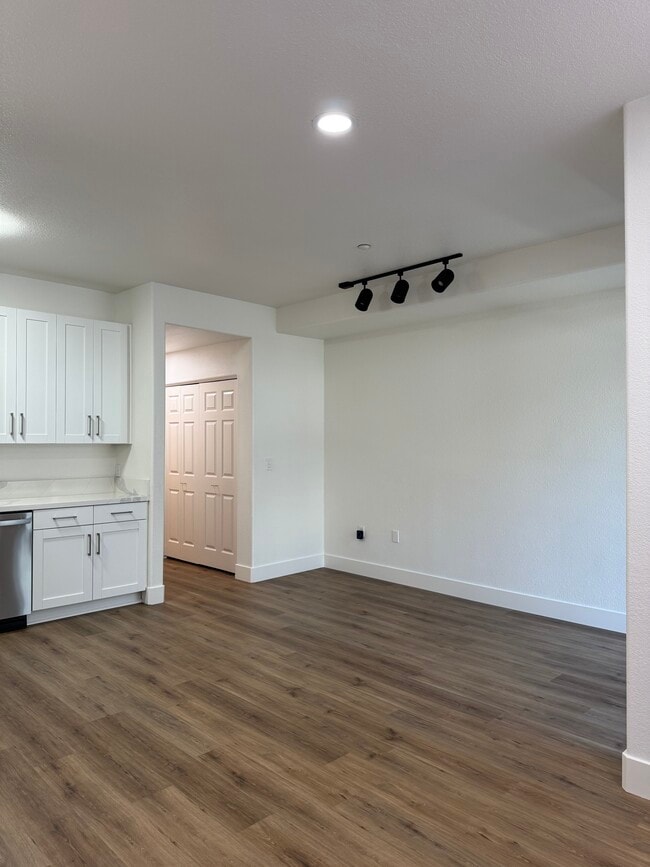 Photo - 1121 40th St Unidad #3304 Rental