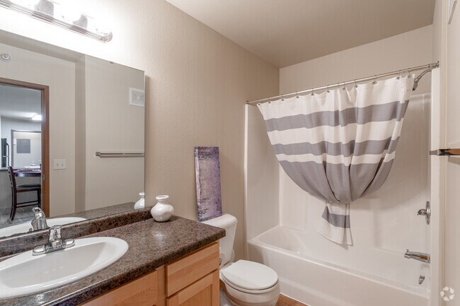 2BR, 1BA – 961SF