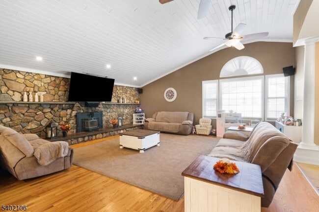 Photo - 261 Old York Rd