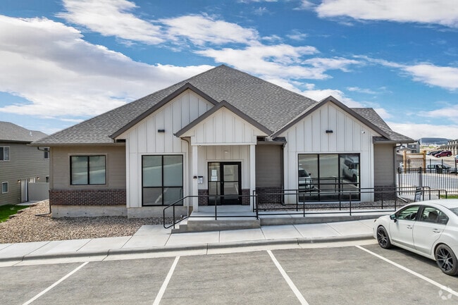 Oficina de arrendamiento / Casa club - Shepherd Hills Commons