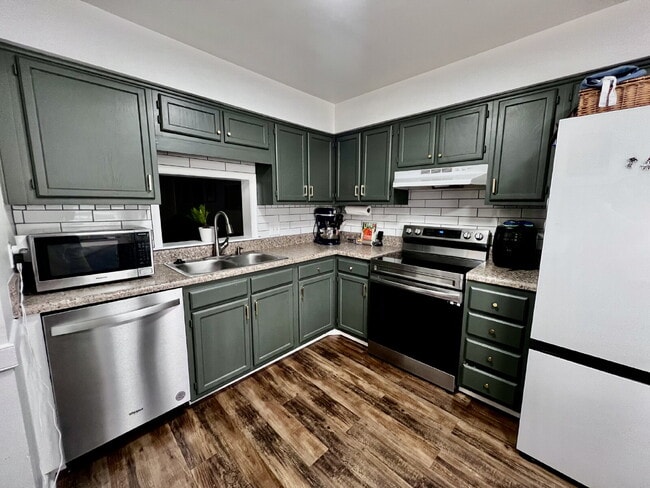 Photo - Charming Townhouse in Kempsville Lakes