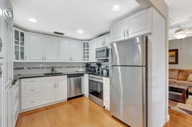 Photo - 3017 Lincoln A Condo Unit 3017
