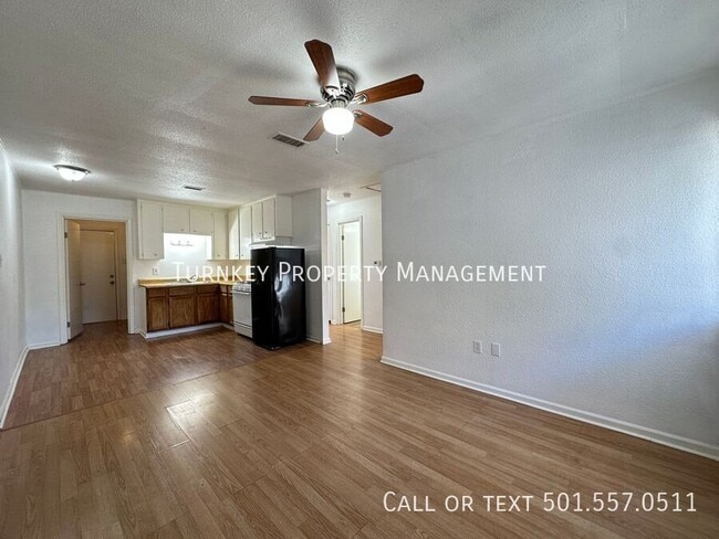 Photo - 204 Smart St