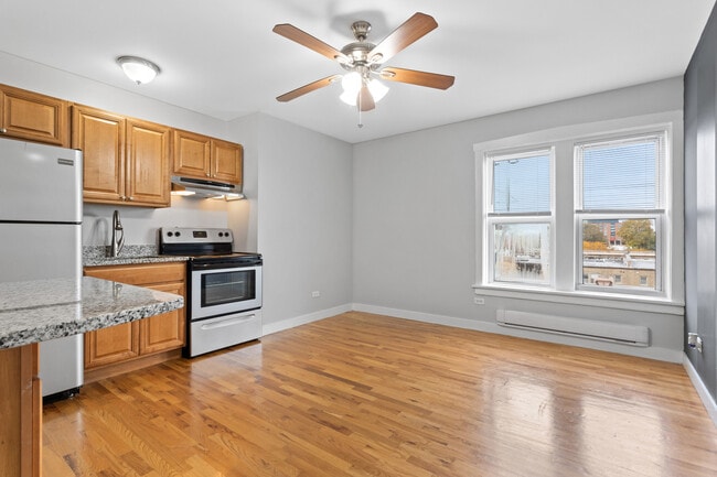 Photo - 7450 N Greenview Ave