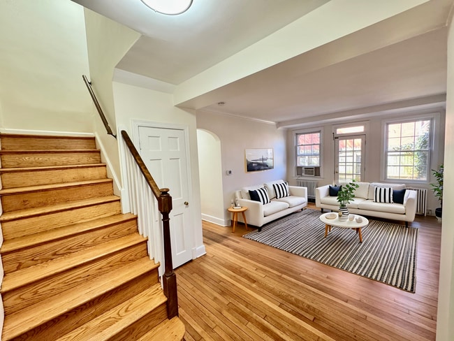 Photo - 4024 Calvert St NW Unidad 2