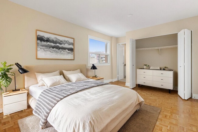 Photo - Richmond Park Square