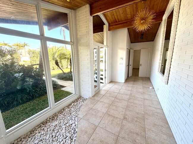 Photo - 2015 Notre Dame Dr