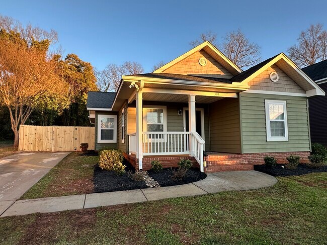 Photo - 305 S Calhoun St