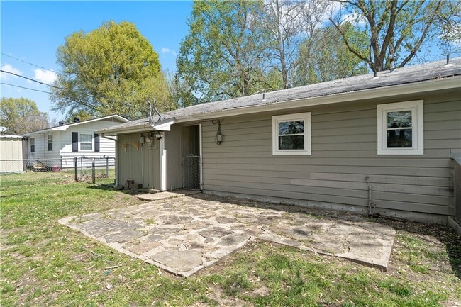 Photo - 1551 N Stephens Ave