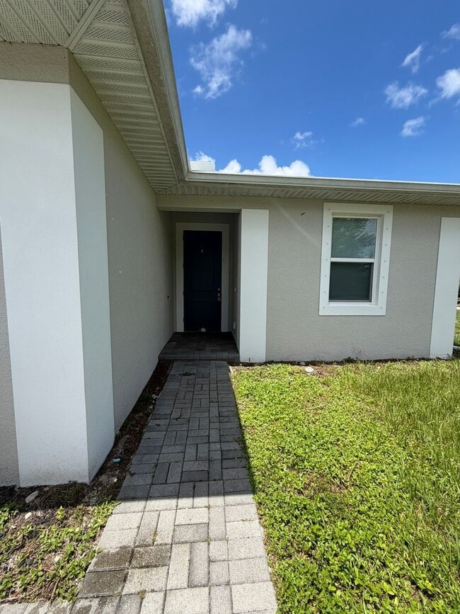 Building Photo - 1031 San Cristobal Ave