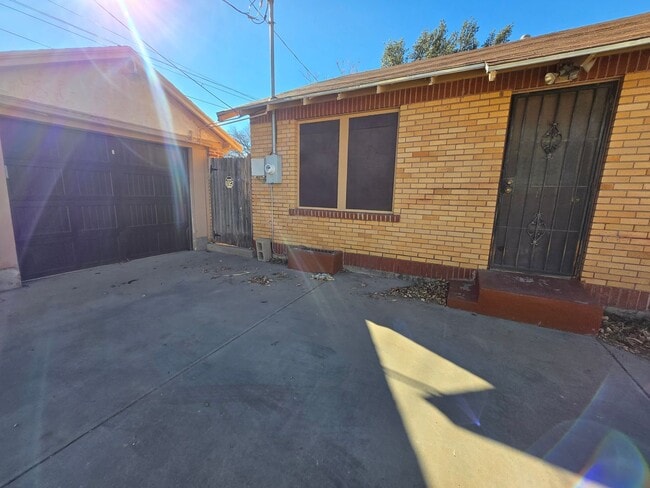 Photo - 508 W 1st St