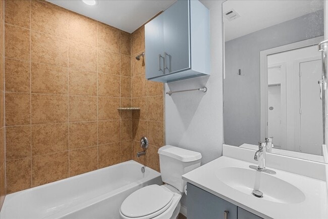 Photo - 2453 Wentworth St